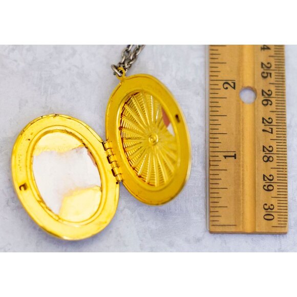 24 inch, Vintage Locket Renaissance Cameo Memento Locket Necklace - CQ1 - Picture 3 of 3